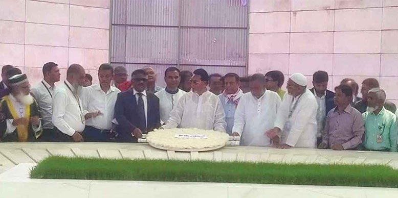 জিয়াউর রহমান ও খালেদা জিয়ার সমাধিতে চিফ হুইপসহ হুইপদের শ্রদ্ধা